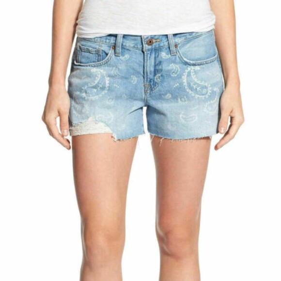 Lucky Brand The Cut Off Blue Paisley Distressed Floral Denim Shorts size 6 / 28 - Picture 1 of 11
